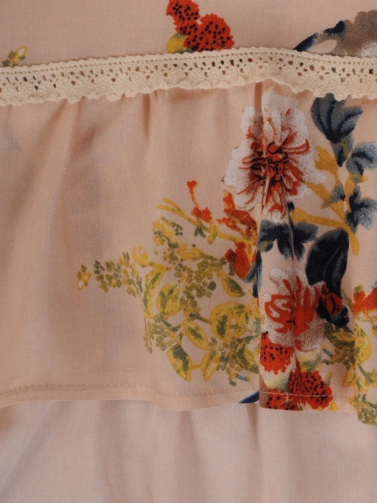 Wizytowa bluzka trapezowa z koronką w kwiaty – swobodny fason wysmuklający sylwetkę 19499