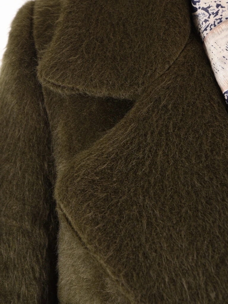 Elegancki płaszcz damski na jesień i zimę khaki – klasyczny krój modelujący sylwetkę 42705