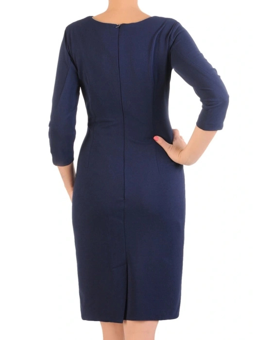 Granatowa sukienka kopertowa z rękawem 3/4 – elegancki fason midi modelujący talię 34383