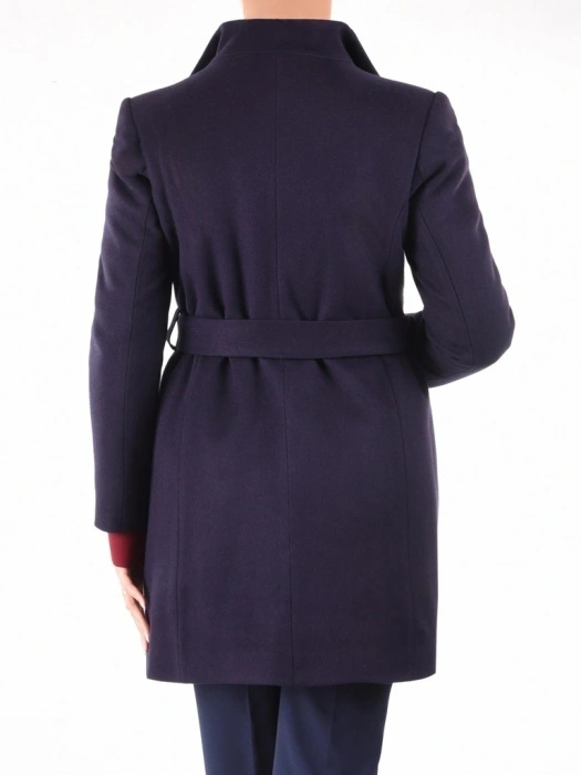 Elegancki granatowy płaszcz na jesień i zimę – prosty fason z paskiem modelującym sylwetkę 36935