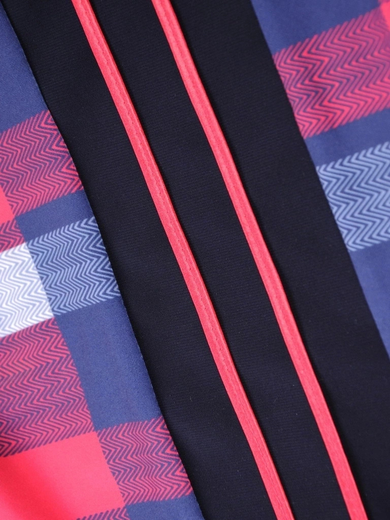 Elegancka bluzka wiskozowa w kratkę – prosty krój z ozdobnymi guzikami 35251