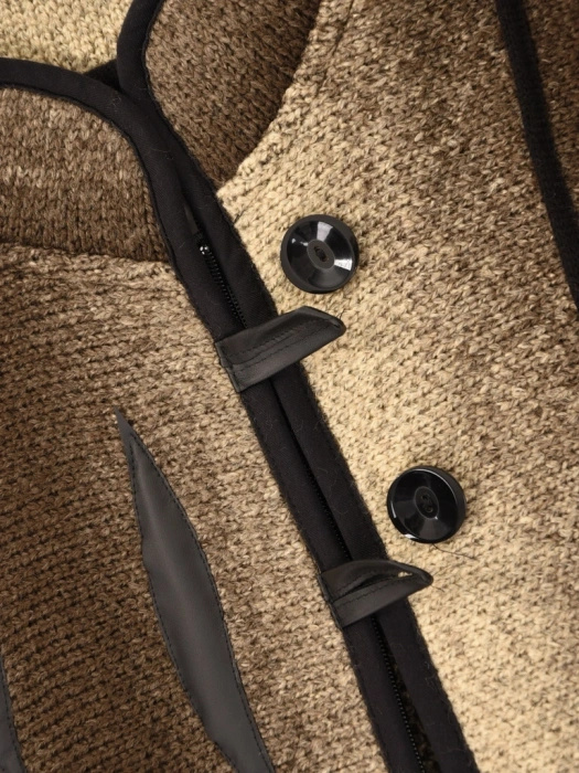 Beżowy sweter damski z rękawem 3/4 – swobodny krój z kieszeniami 42180