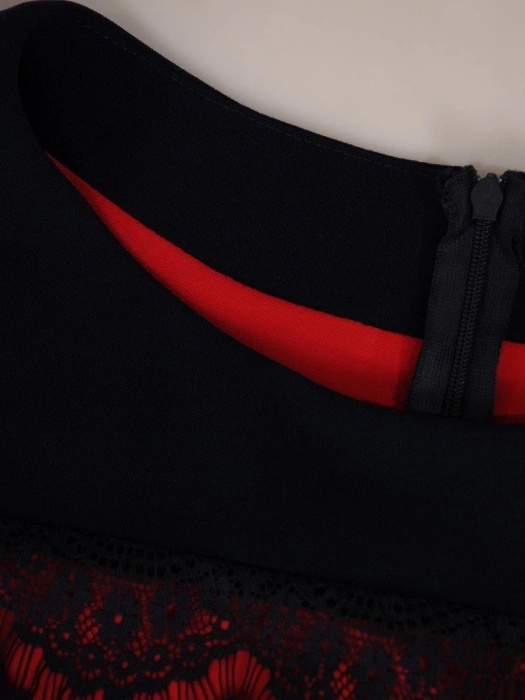 Elegancka sukienka ołówkowa midi na andrzejki i święta – kobiecy krój z koronką modelujący talię 7403