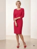 Elegancka malinowa sukienka midi o prostym kroju – modelujące pionowe przeszycia i rękaw 3/4 24931