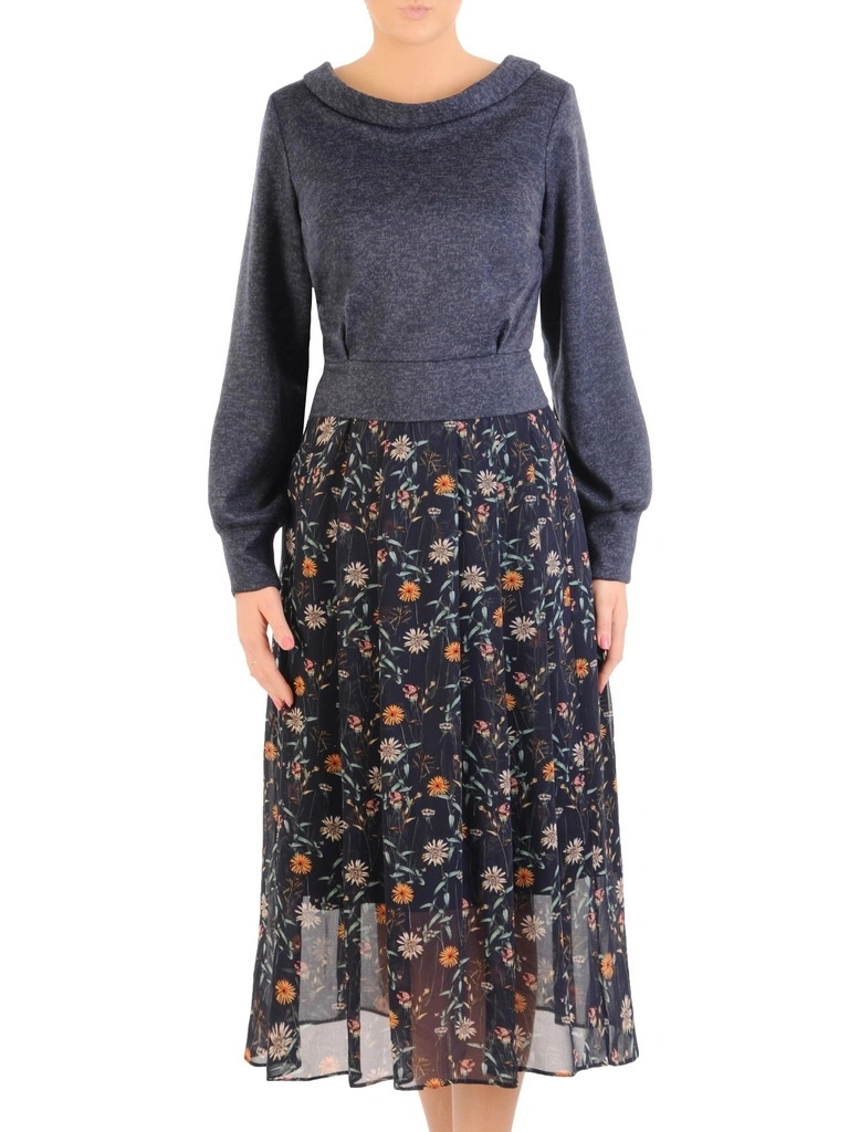 Granatowa sukienka rozkloszowana midi w kwiaty – kobiecy fason pięknie modelujący talię 34379