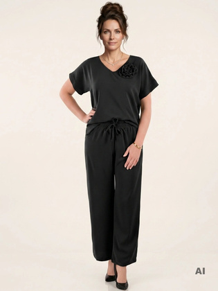 Klasyczny czarny komplet ze spodniami i tuniką Plus Size – elegancki fason z dekoltem V i kieszeniami 40024