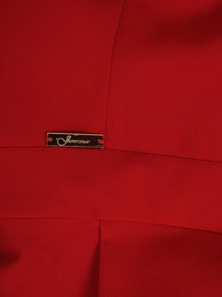 Czerwona suknia wieczorowa maxi na andrzejki i sylwestra – rozkloszowany krój z wyszczuplającymi przeszyciami 21531