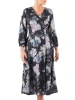 Elegancka sukienka maxi rozkloszowana w kwiaty – kobiecy fason z rękawem 3/4 tuszujący biodra 40389