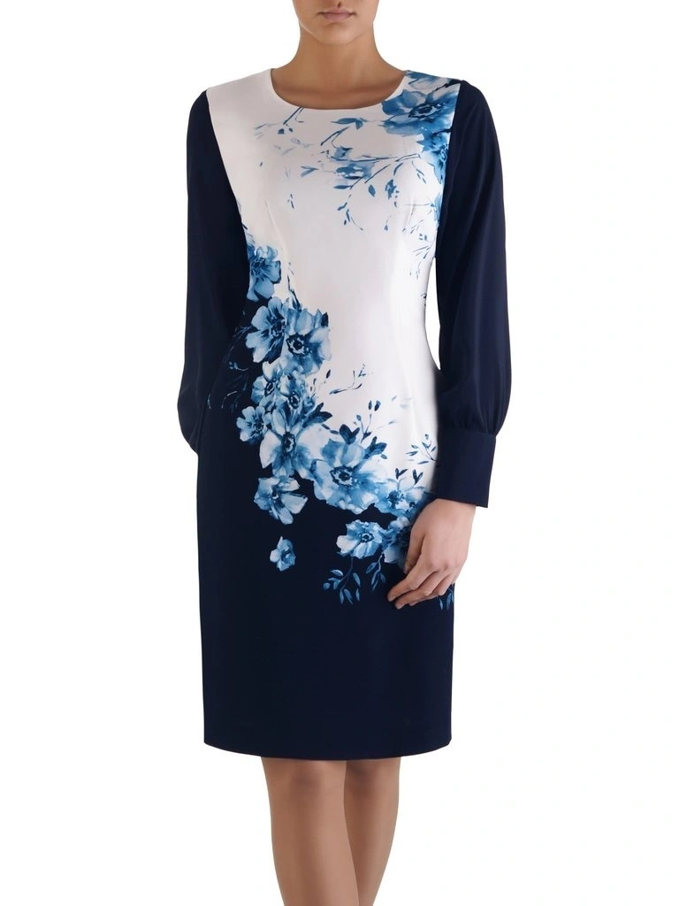 Granatowa sukienka midi w niebieskie kwiaty – prosty fason wysmuklający sylwetkę 14689