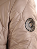 Beżowa kurtka zimowa z ozdobnym pikowaniem 34995