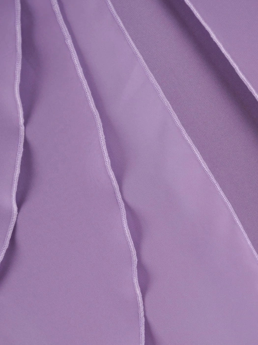 Liliowa sukienka na wesele midi o prostym kroju – elegancki fason z rękawem 3/4 i cyrkoniami 38257