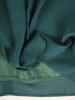 Wizytowa sukienka midi butelkowa zieleń o prostym kroju – wysmuklający fason z dekoltem V 38653