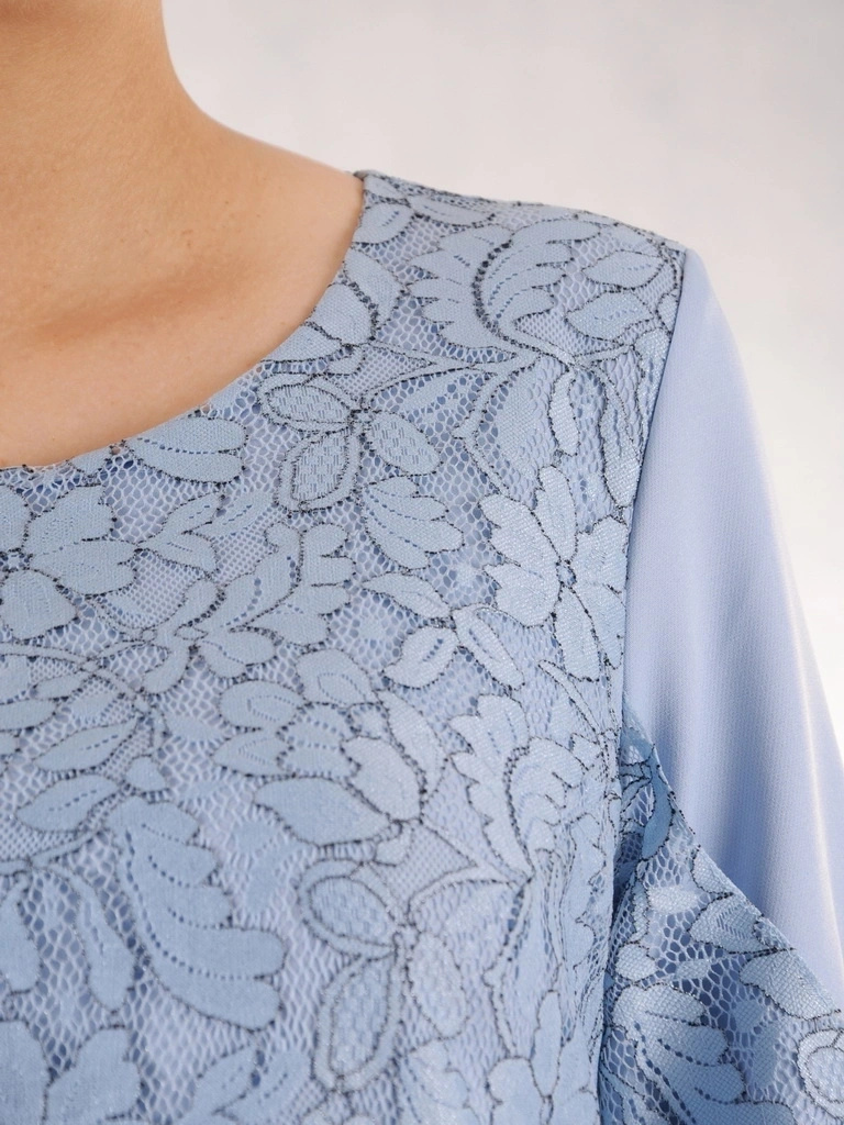 Błękitna sukienka ołówkowa midi w kwiaty – wyszczuplające zaszewki i elegancki fason na wesele 35769