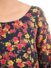 Jesienna sukienka trapezowa midi w kwiaty – swobodny krój z elegancką falbaną 31659