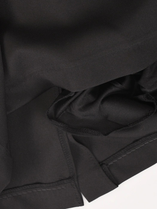 Elegancki czarny kostium damski o prostym fasonie – optycznie wysmuklający krój z szykownym żakietem 34447