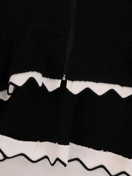 Wełniany sweter z oryginalnymi lamówkami 18699