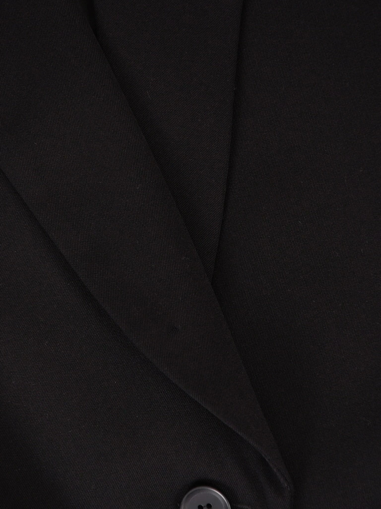 Elegancki czarny żakiet damski do sukienki – prosty fason ze stylowym kołnierzem i kieszeniami 42474
