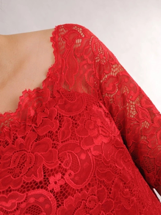 Czerwona suknia balowa maxi rozkloszowana na sylwestra – elegancki fason wysmuklający sylwetkę 36414