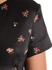 Elegancka czarna sukienka rozkloszowana w kwiaty – fason z kieszeniami i dekoltem w serek 29779