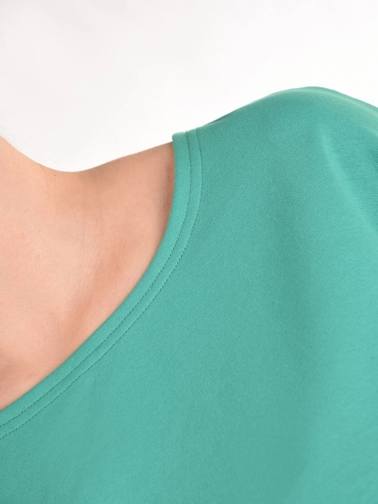 Jasnozielona sukienka letnia z dekoltem łódka – prosty fason ze ściągaczem w pasie i kieszeniami 41437