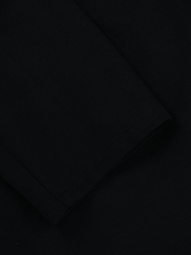 Elegancka czarna sukienka trapezowa z dekoltem łódka – ozdobna falbana dodająca uroku 8884