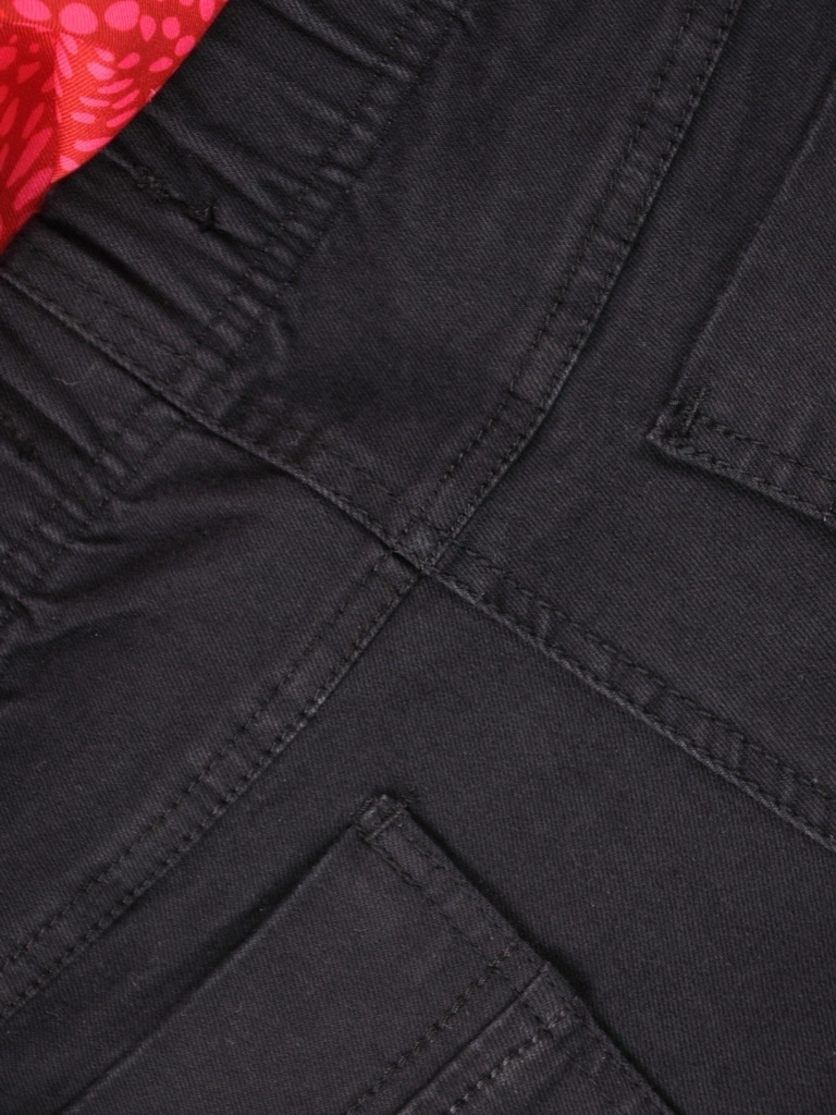 Eleganckie czarne spodnie z prostymi nogawkami i elastycznym pasem – optycznie wysmuklające figurę plus size 34900