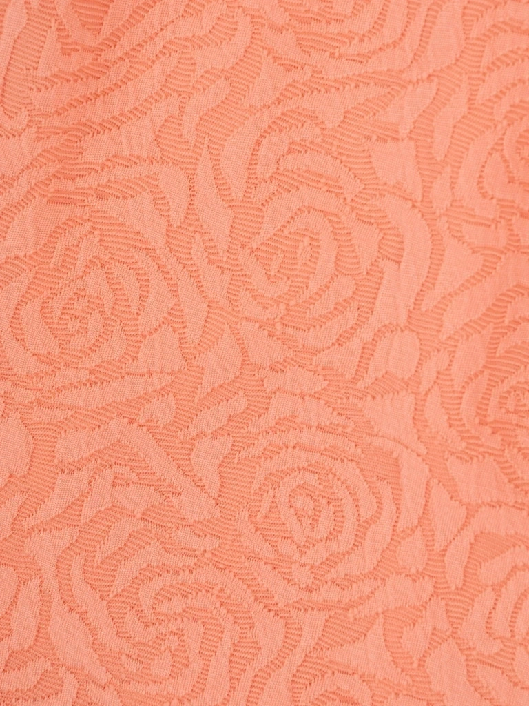 Elegancka sukienka maxi w kwiaty pomarańczowa – krój syrenka z paskiem akcentujący talię 37904