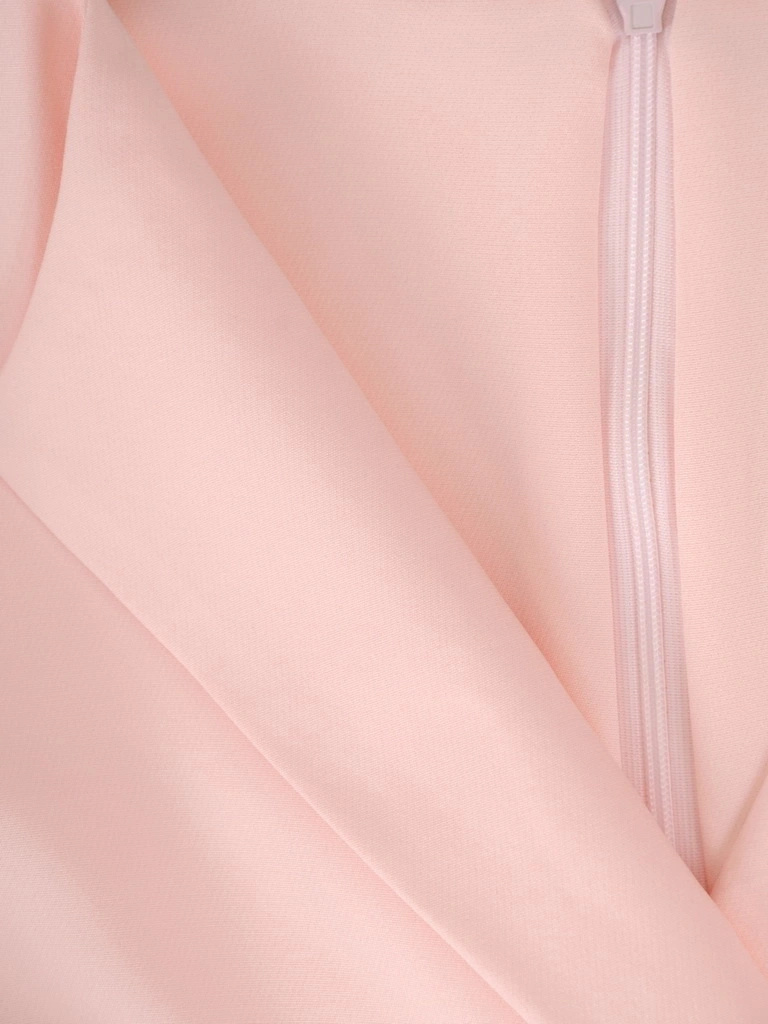 Kobieca sukienka midi w liście pudrowy róż – rozkloszowany fason z baskinką i wiązaniem w pasie 36255