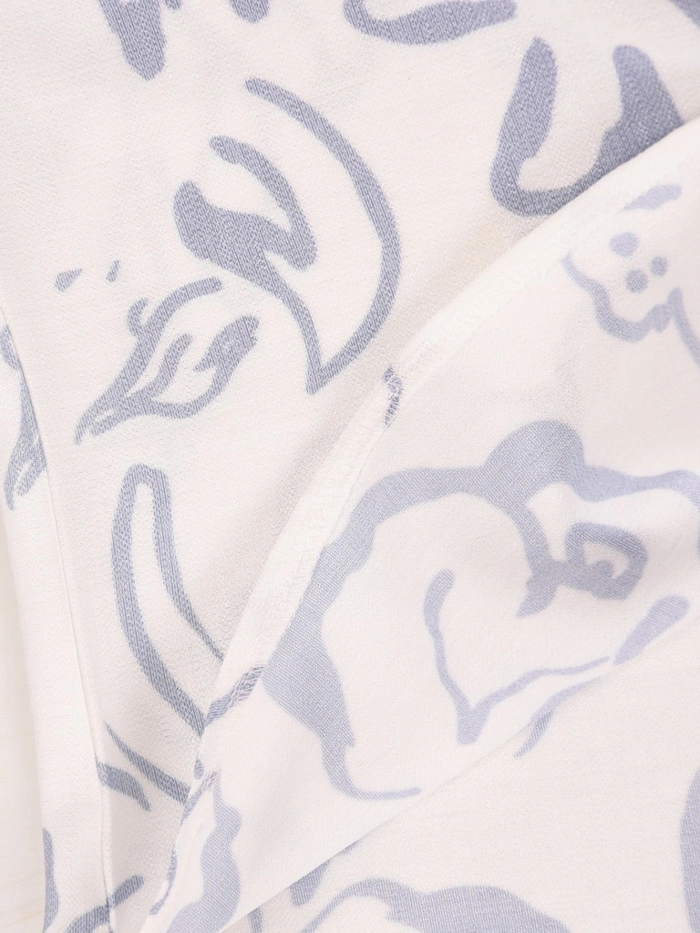 Granatowy komplet damski ze spodniami na wesele – wzorzysta góra i prosty fason 42019