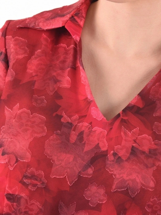 Elegancka bordowa sukienka koktajlowa w kwiaty – rozkloszowany fason midi pięknie podkreślający talię 39859