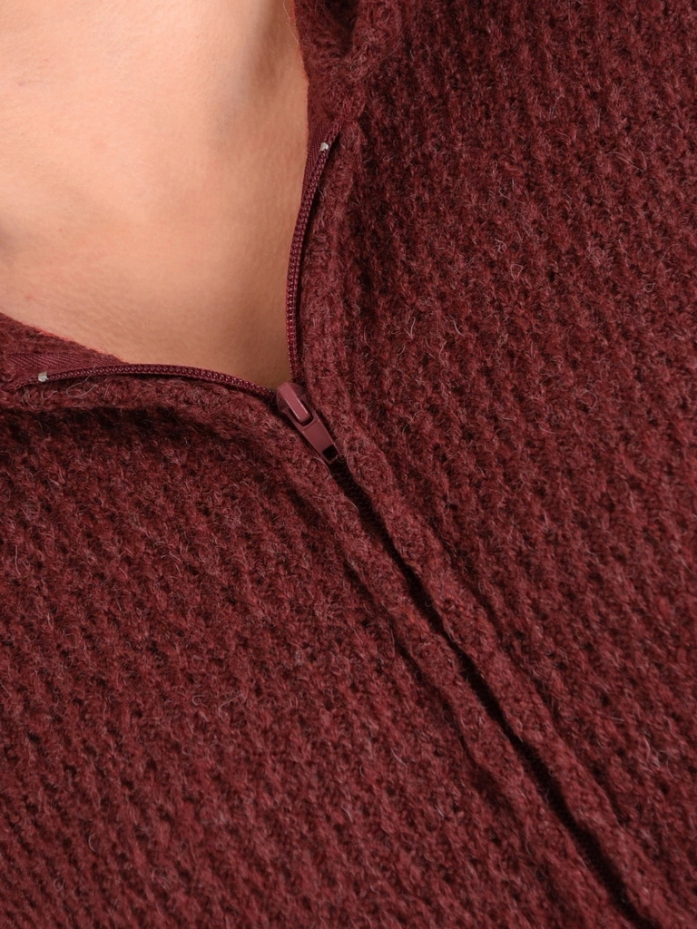 Elegancki sweter damski rozpinany w kolorze bordo – prosty krój z kapturem na chłodne dni 42173