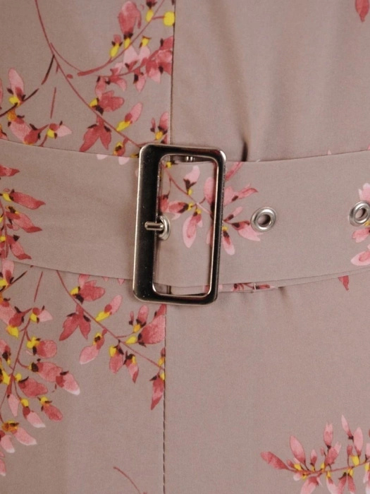 Elegancka sukienka rozkloszowana midi w kwiaty – wysmuklające przeszycia i pasek w talii 24564