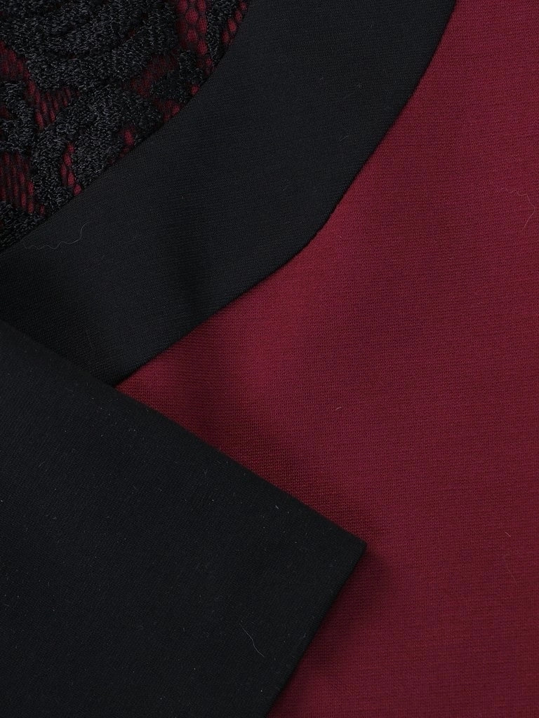 Elegancka sukienka midi o prostym kroju bordowo-czarna – modelujące sylwetkę wstawki z koronką 14700