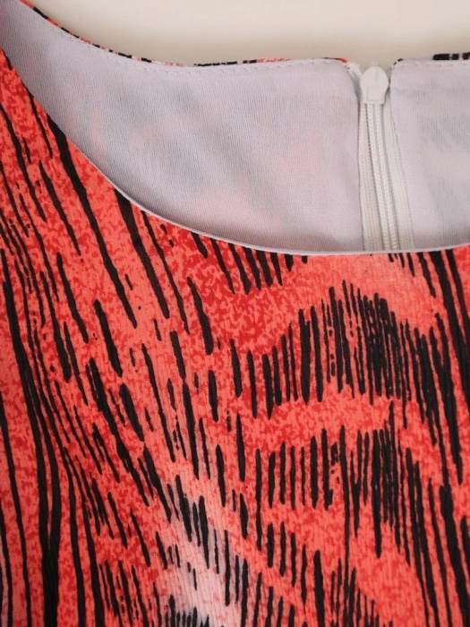 Jesienna sukienka rozkloszowana maxi w zwierzęcy print – kobiecy fason z paskiem wysmuklającym talię 39256