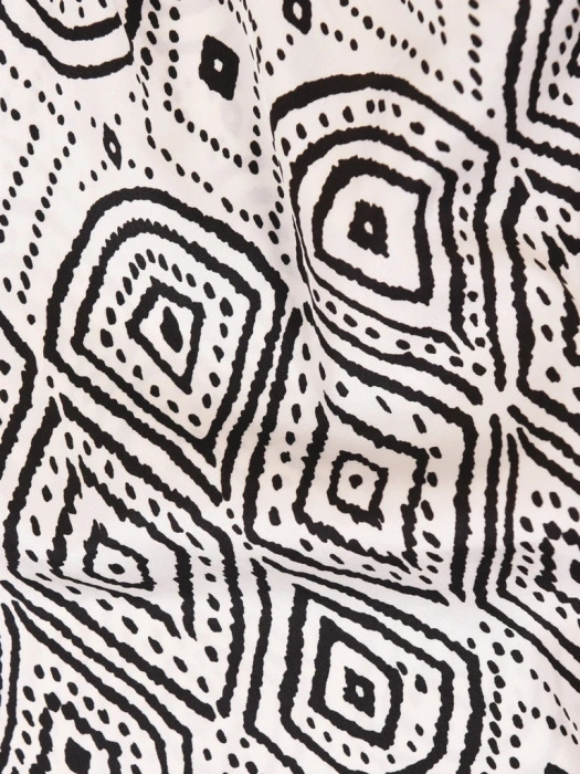 Elegancka bluzka wizytowa w czarno-biały print – prosty fason z wiskozy tuszujący sylwetkę 40174