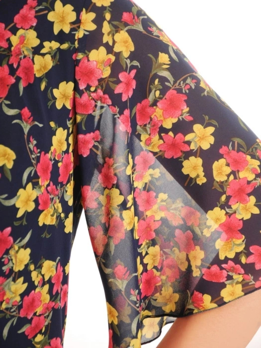 Elegancka sukienka trapezowa w kwiatowy deseń – swobodny krój wysmuklający sylwetkę 32969