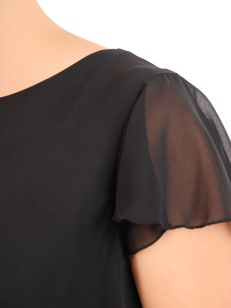 Elegancka czarna sukienka midi z ozdobną broszką – rozkloszowany fason wysmuklający sylwetkę 30748