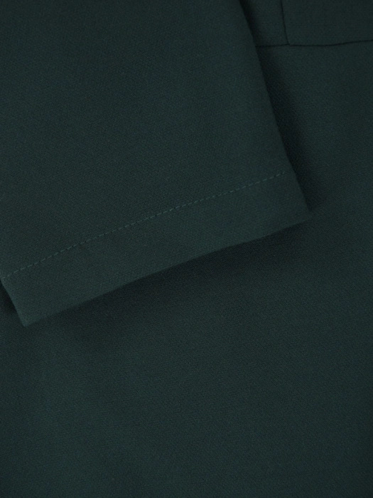 Elegancka sukienka rozkloszowana butelkowa zieleń – kobiecy fason z kieszeniami i paskiem w talii 40798