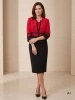 Czarno-czerwony kostium damski o prostym fasonie – wyszczuplające zaszewki i koronkowa wstawka 21565