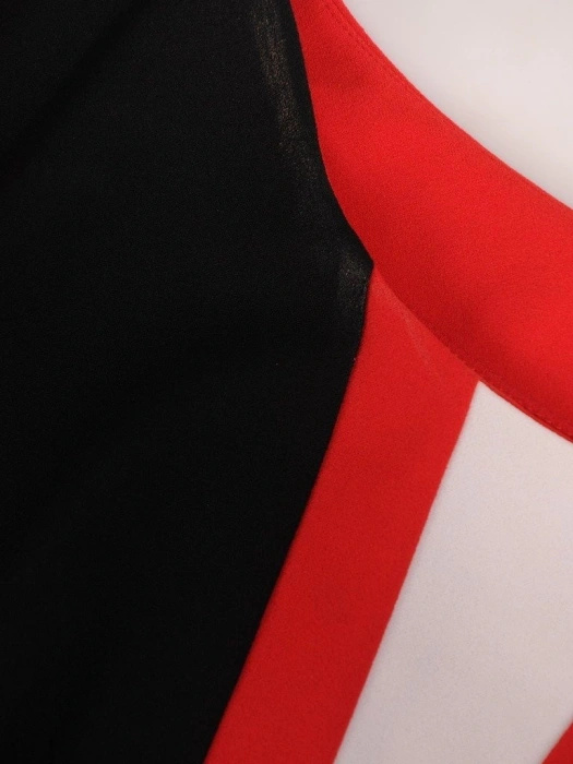 Czerwona sukienka dzianinowa o prostym fasonie – modelujące kontrastowe wstawki z rękawem 3/4 17580