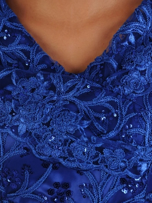 Elegancka chabrowa sukienka rozkloszowana midi – optycznie wyszczuplające zaszewki i zwiewny dół 22690
