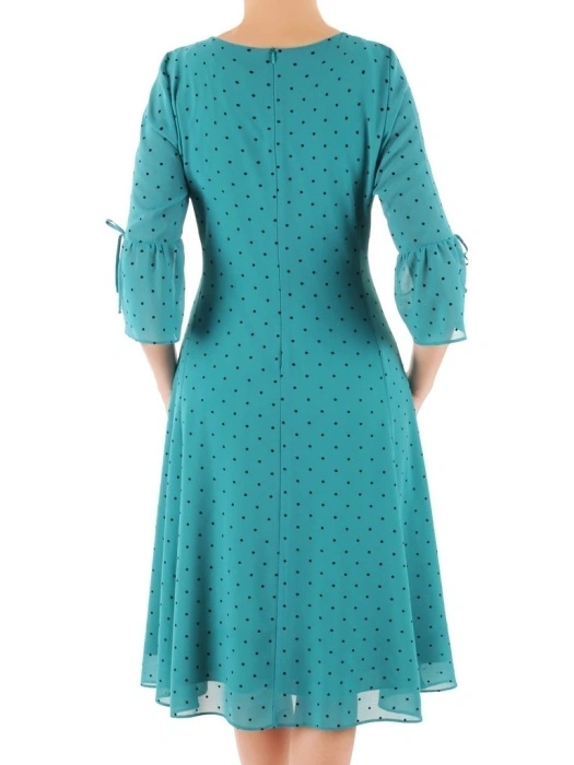 Elegancka zielona sukienka midi rozkloszowana w grochy – kobiecy krój z ozdobnym dekoltem 38293