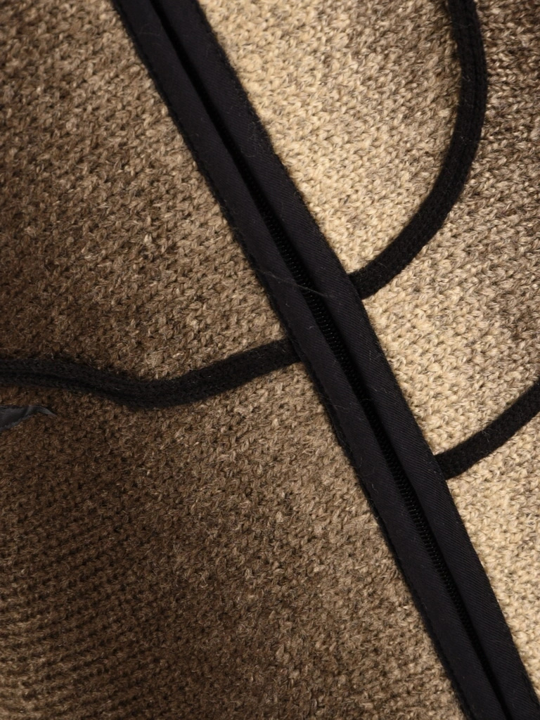 Beżowy sweter damski z rękawem 3/4 – swobodny krój z kieszeniami 42180