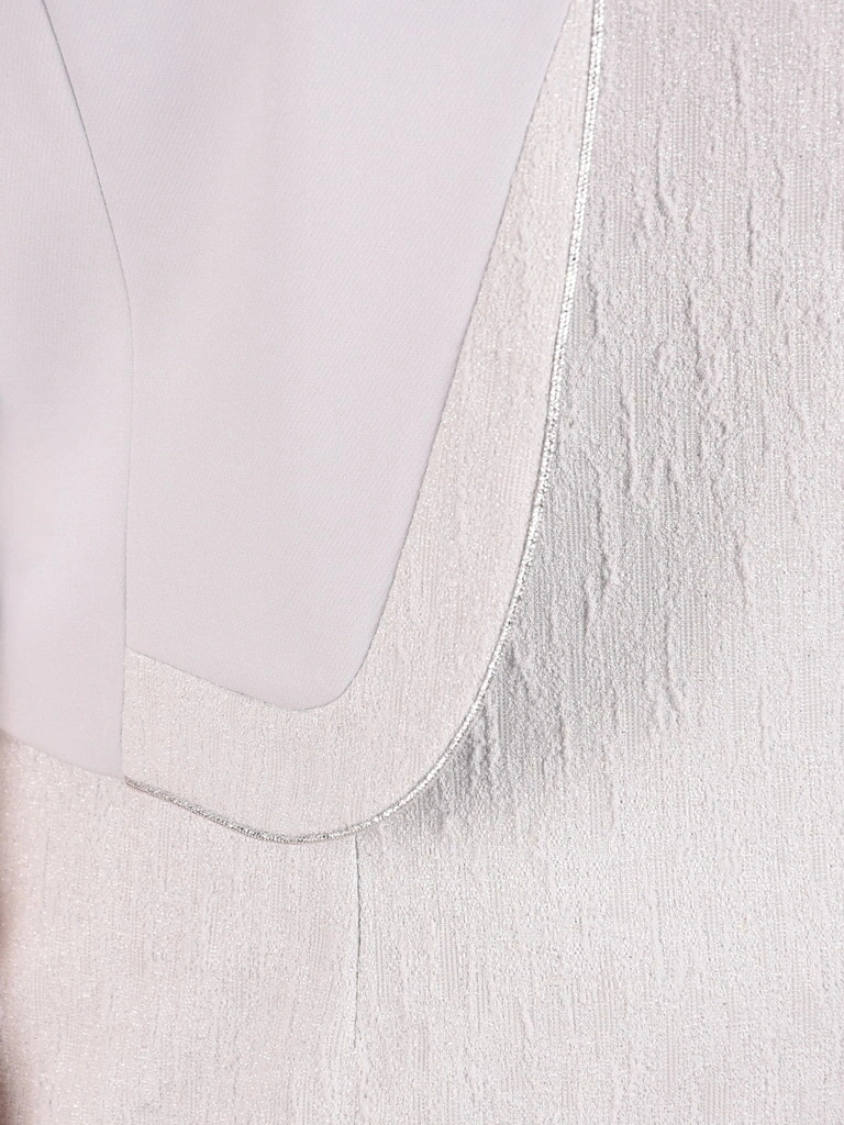 Szara garsonka damska żakardowa z rękawem 3/4 – elegancki zestaw z prostą sukienką midi 22322