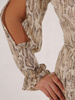 Rozkloszowana sukienka z szyfonu, kreacja z modnymi plisami 24440