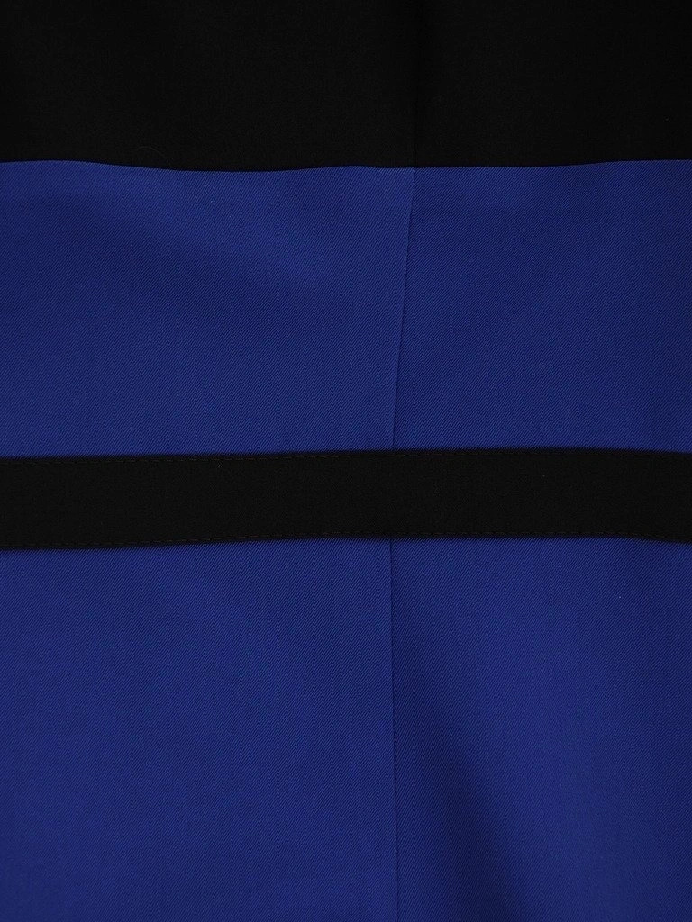 Elegancka sukienka wizytowa midi o prostym fasonie z czernią i chabrem – zaszewki wysmuklające sylwetkę 1258