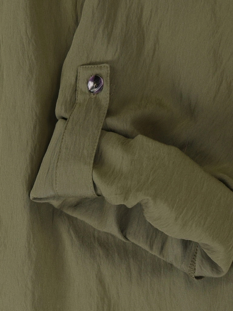 Khaki koszula damska z kołnierzykiem – zaokrąglony dół wysmuklający sylwetkę, z podwijanymi rękawami 40220