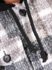 Elegancki płaszcz zimowy damski w kratkę z kapturem – prosty krój z ozdobnym zapięciem 36652
