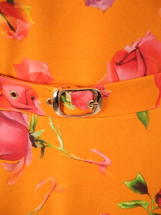 Pomarańczowa sukienka rozkloszowana maxi w kwiaty – elegancki krój z rękawem 3/4 i kontrafałdami 38025