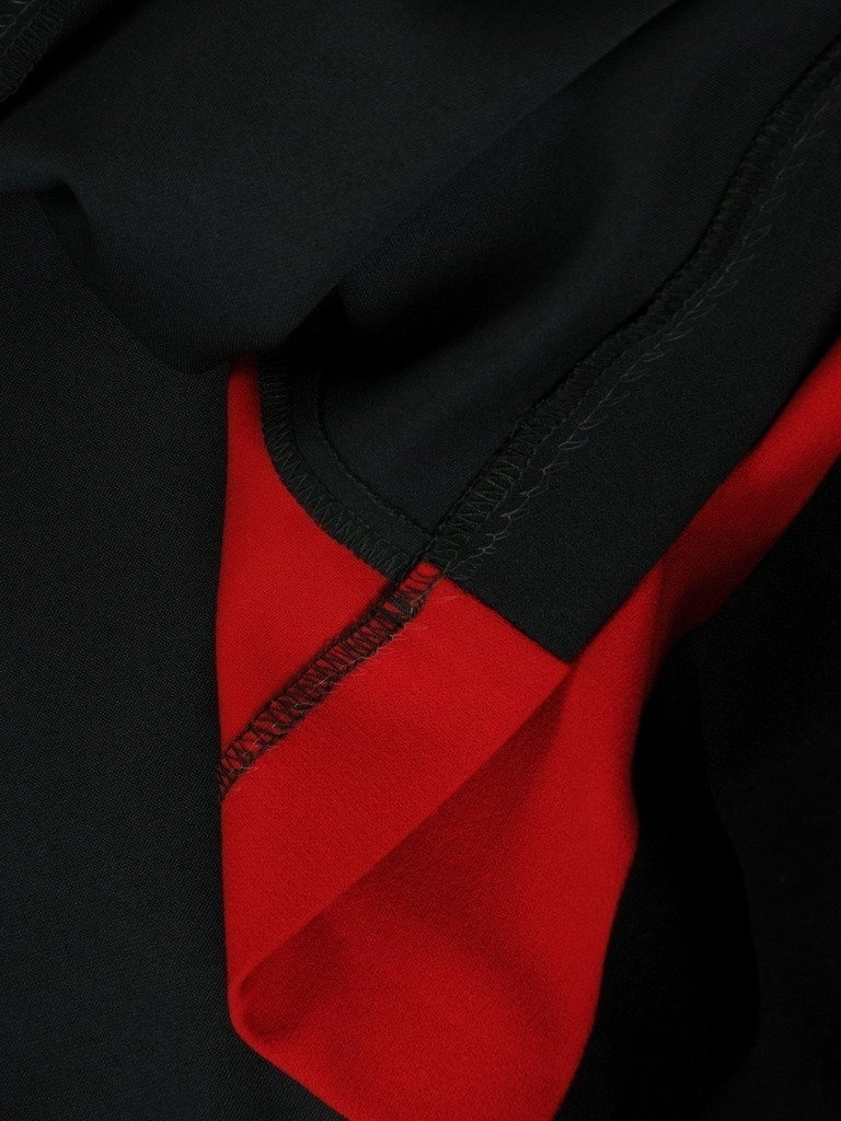 Elegancka sukienka rozkloszowana w butelkowej zieleni – wysmuklający fason midi do pracy 18598